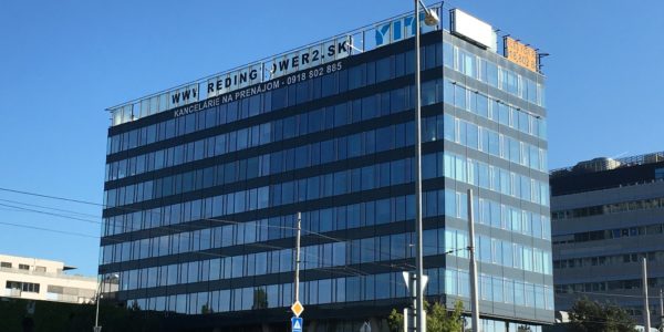 Dodávka a nalepenie izolačných reflexných fólií na sklá fasáde objektu Reding Tower II v Bratislave