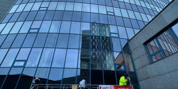 KOMPLETNÉ PRETESNENIE OPLÁŠTENIA BUDOVY CENTRÁLA VŠEOBECNÁ ÚVEROVÁ BANKA A.S.