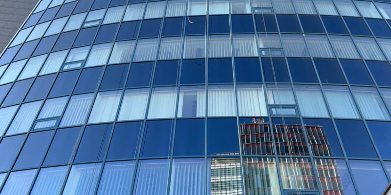 KOMPLETNÉ PRETESNENIE OPLÁŠTENIA BUDOVY CENTRÁLA VŠEOBECNÁ ÚVEROVÁ BANKA A.S.