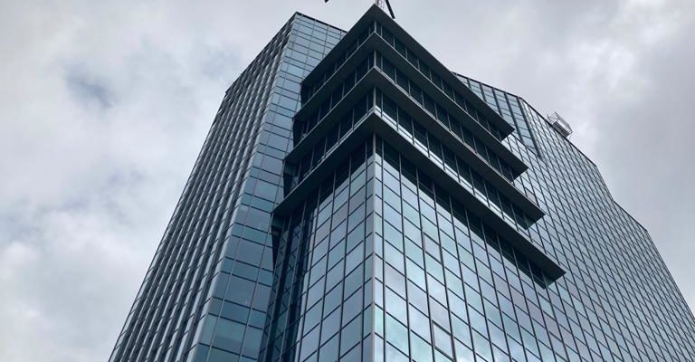 VÝMENA NADROZMERNÉHO SKLA V NEDOSTUPNEJ ČASTI FASÁDY NA OBJEKTE LAKE SIDE BRATISLAVA