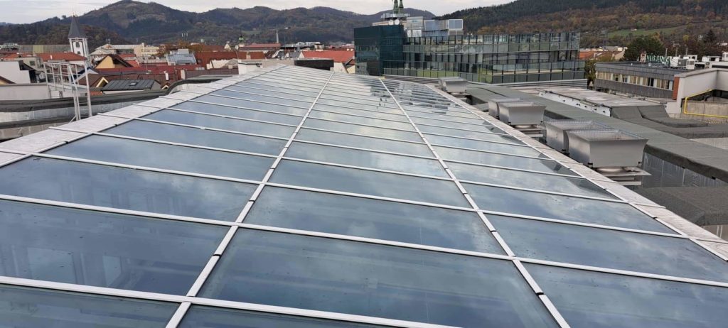 odávka a montáž novej hydroizolačnej a tesniacej roviny strešného svetlíka Aupark Žilina