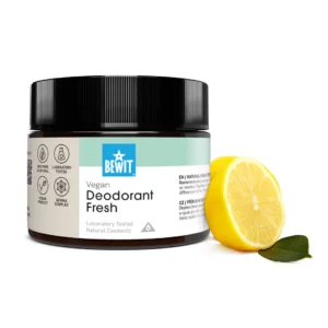 BEWIT Vegan Deodorant Fresh s vôňou citrónu v sklenenej dóze – prírodný, vegánsky dezodorant bez hliníka, ideálny pre svieži pocit počas celého dňa.