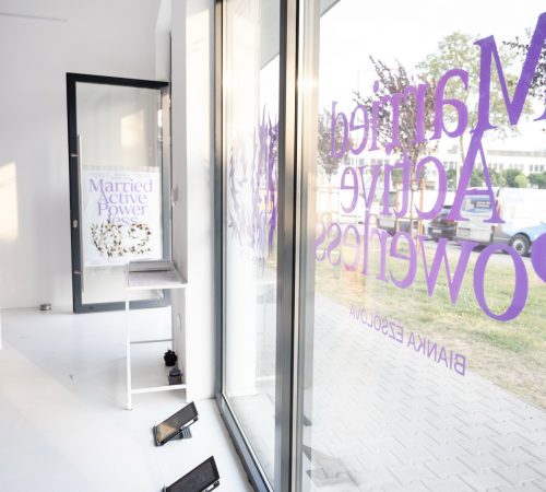 Bianka-Ezsolova_09_Married-Active-Powerless-vol.-2