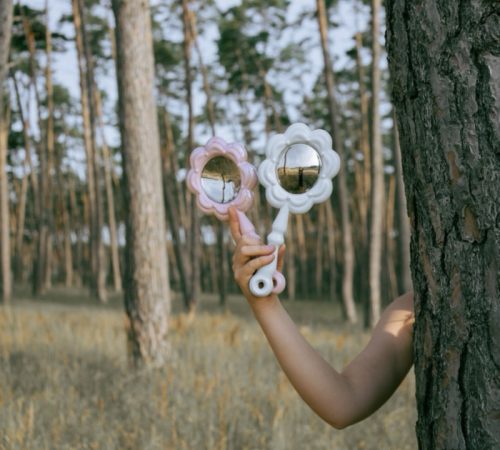 Emily-Gurova_06_2024_zrkadlo_v_lese