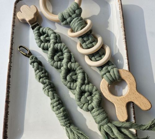 KLOAmacramade-Alzbeta-Rajtarova-Korcekova_10_Set-–-hrkalka-klip-na-cumlik-a-klucenka