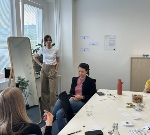 Lubica-Kmet-Jakusova_08_oficialne-prvy-workshop-in-moda-veritas-pre-Trust-Women