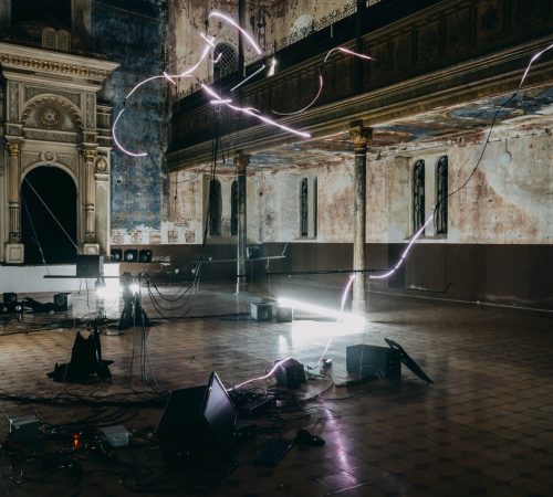 Michal-Mitro_03_Edge-of-Chaos-Ortodoxna-Synagoga-Kosice-2022-foto-Tibor-Czito