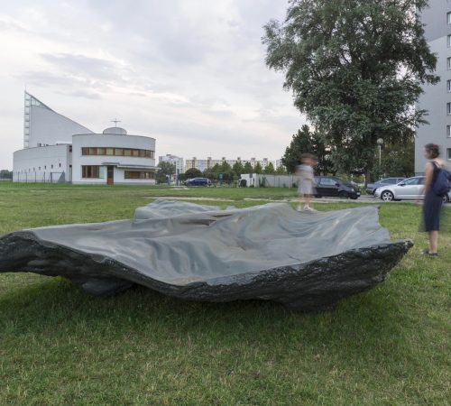 Paulina-Gajerova_07_Neformalne-monumenty-objekt-Desire-Lines-foto-Simon-Parec