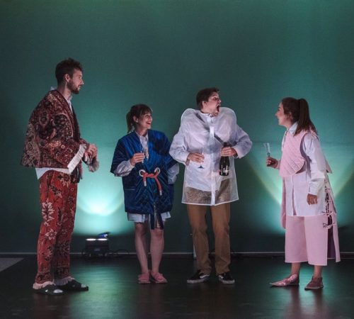 1_Petra-Kovacs_10_Kostymy-pre-predstavenie-SHIfT-divadlo-DPM-foto-Lubos-Kotlar