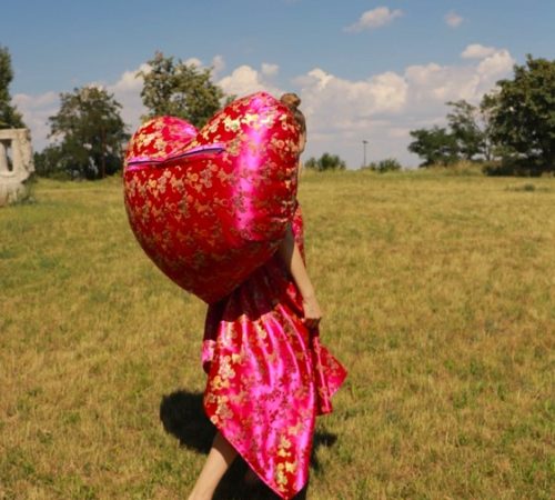 Petra-Kovacs_17_Kolekcia-SUCK-IT-AND-BLOW-IT-UP-foto-Jasmine-Brunner