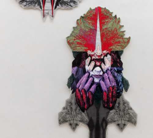 Vlasta-Zakova_07_VolnaTvorba_V-stromoch_2018_textilstrojovaVysivkafotografia