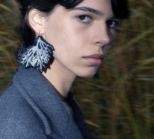 Vlasta-Zakova_08_NausniceStromy_SperkyVlastaZak_inspirovaneMagickouLiniouVolnejTvorby_modelOlhaDenysova_fotoLenaGallovicova